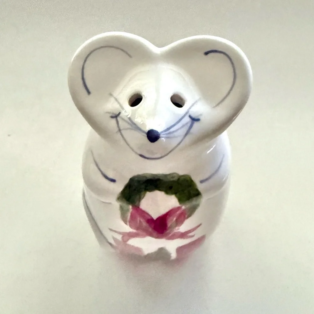 Vintage Ceramic Mouse Cheese Shaker,  Hand Painted Laurie Gates Design 1999‎